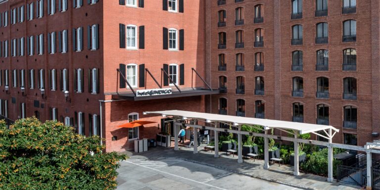 hotel indigo savannah 4439909280 2x1 1 1 768x384