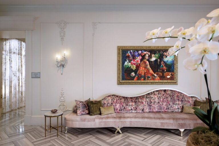 jw savjw three muses lobby28273 73272 Classic Hor 1 768x512